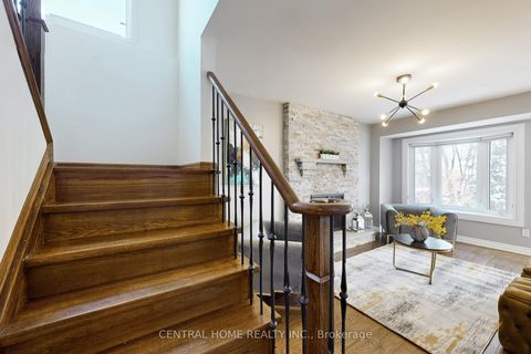 Photo 17 at 30 Moffat Crescent, Aurora Heights, Aurora