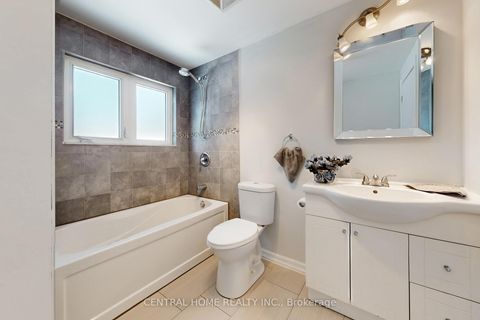 Photo 19 at 30 Moffat Crescent, Aurora Heights, Aurora