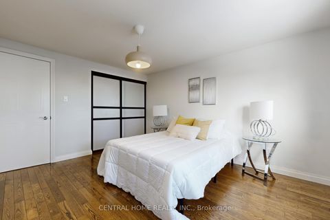 Photo 20 at 30 Moffat Crescent, Aurora Heights, Aurora