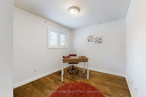 Photo 24 at 30 Moffat Crescent, Aurora Heights, Aurora