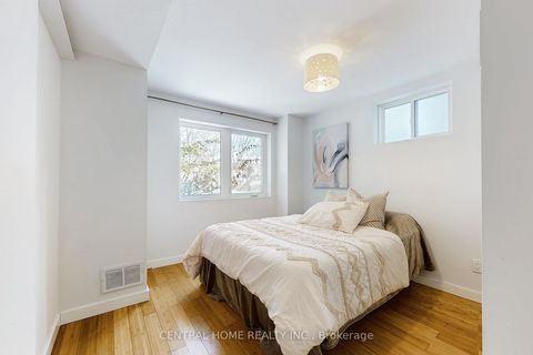 Photo 28 at 30 Moffat Crescent, Aurora Heights, Aurora