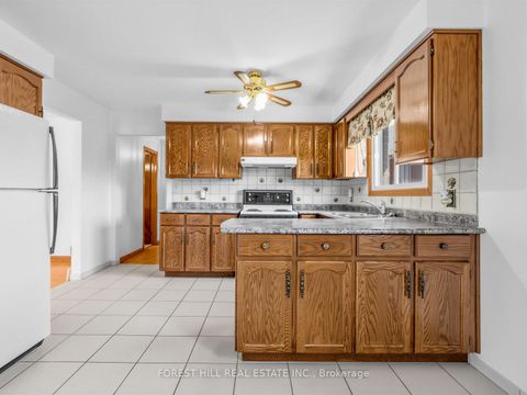 Photo 6 at 10 Boyne Highland Crescent, Glen Shields, Vaughan