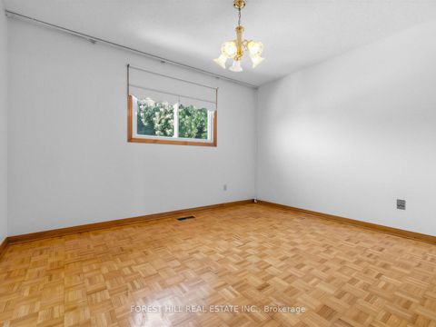 Photo 15 at 10 Boyne Highland Crescent, Glen Shields, Vaughan