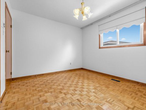 Photo 16 at 10 Boyne Highland Crescent, Glen Shields, Vaughan