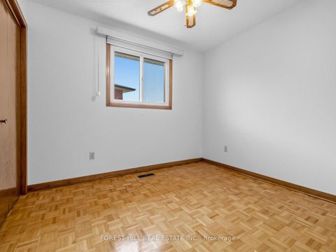 Photo 18 at 10 Boyne Highland Crescent, Glen Shields, Vaughan