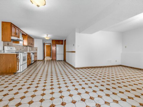 Photo 23 at 10 Boyne Highland Crescent, Glen Shields, Vaughan