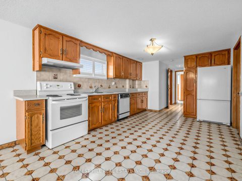 Photo 25 at 10 Boyne Highland Crescent, Glen Shields, Vaughan