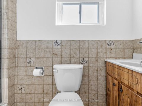 Photo 26 at 10 Boyne Highland Crescent, Glen Shields, Vaughan