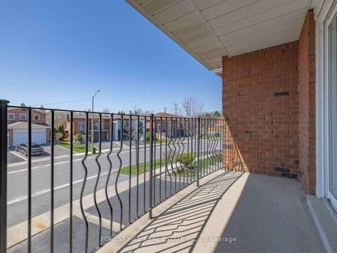 Photo 28 at 10 Boyne Highland Crescent, Glen Shields, Vaughan