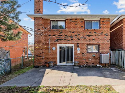 Photo 29 at 10 Boyne Highland Crescent, Glen Shields, Vaughan