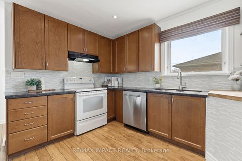 Photo 11 at 918 McCullough Drive, Downtown Whitby, Whitby