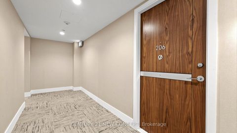 Photo 4 at 25 McMahon Drive, Bayview Village, Toronto