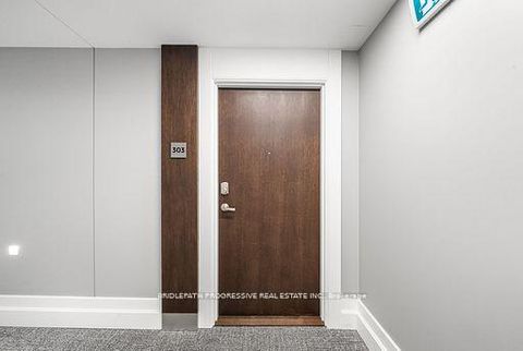 Photo 5 at 303 - 3 Southvale Drive, Leaside, Toronto