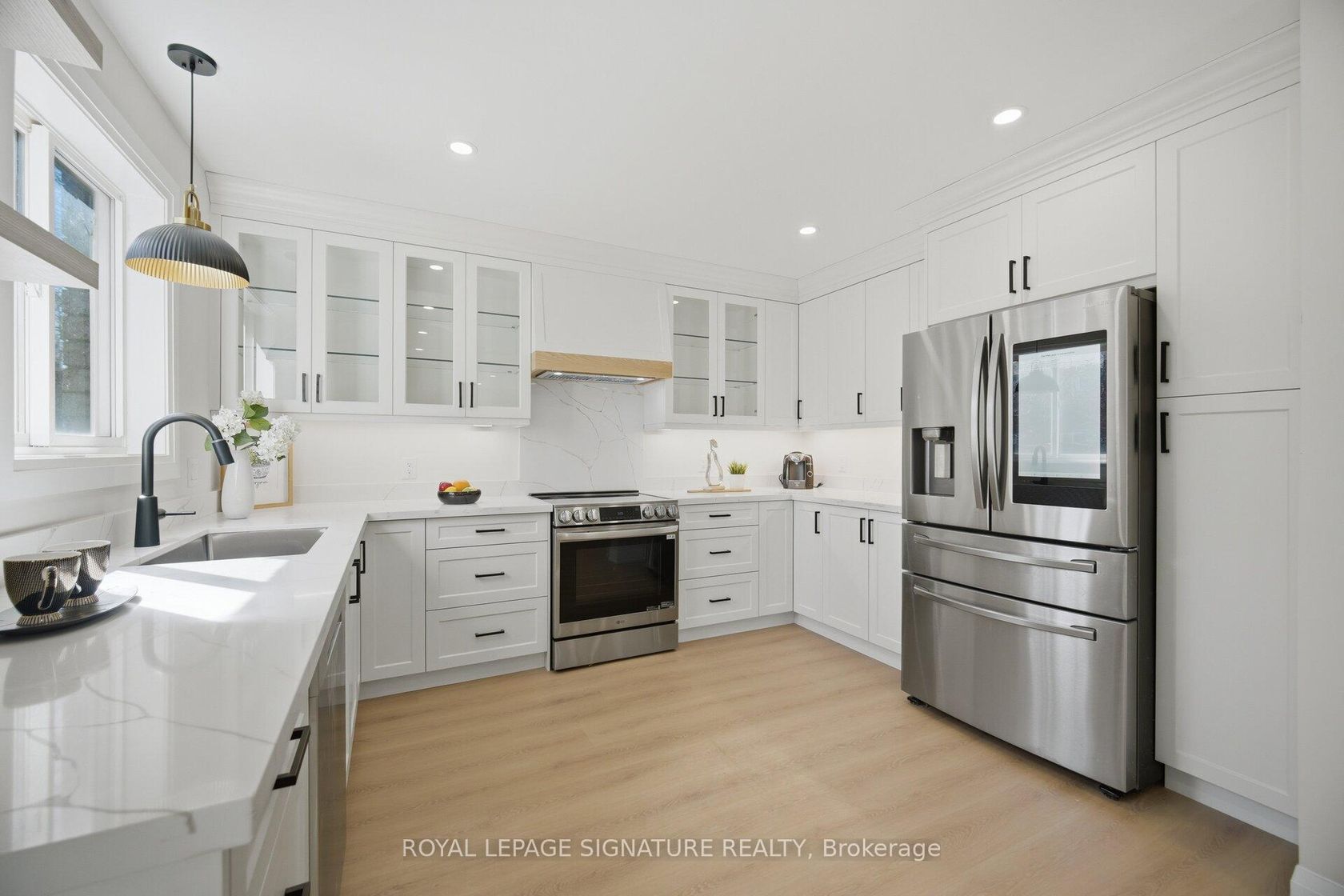 11 Wessenger Drive, Holly, Barrie photo number 2