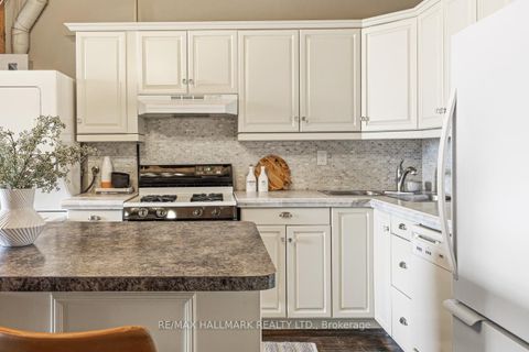 Photo 11 at 405 - 426 Queen Street E, Moss Park, Toronto