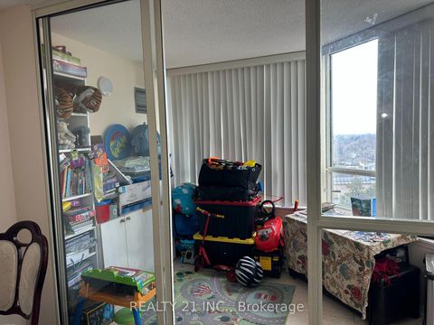 Photo 5 at 821 - 3 Greystone Walk Drive, Kennedy Park, Toronto