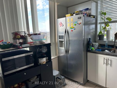 Photo 7 at 821 - 3 Greystone Walk Drive, Kennedy Park, Toronto