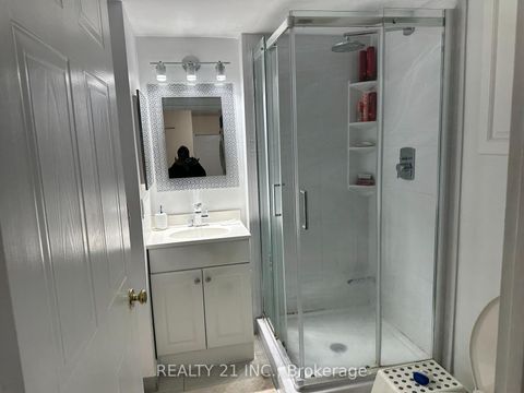 Photo 12 at 821 - 3 Greystone Walk Drive, Kennedy Park, Toronto