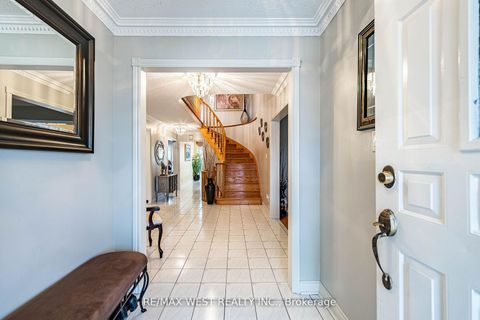 Photo 2 at 81 Vera Street, East Woodbridge, Vaughan