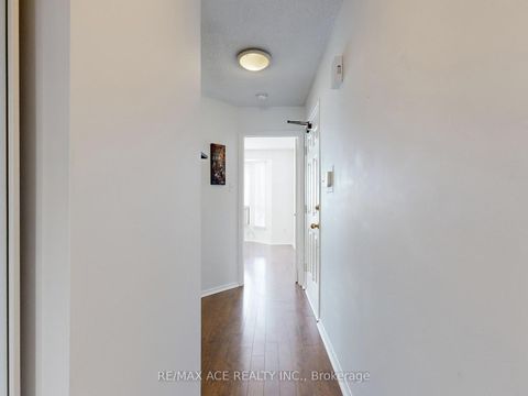 Photo 11 at 14 - 660B Wellington Street W, Niagara, Toronto