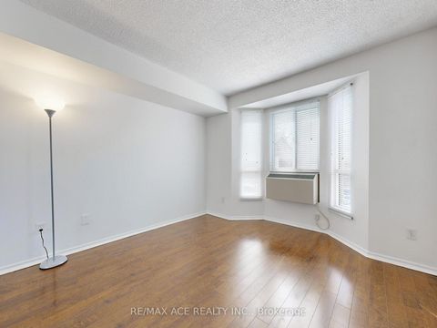 Photo 12 at 14 - 660B Wellington Street W, Niagara, Toronto