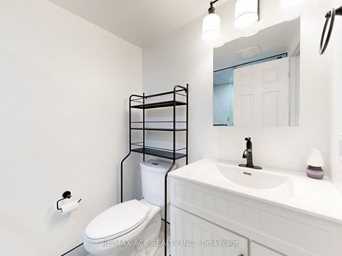 Photo 15 at 14 - 660B Wellington Street W, Niagara, Toronto