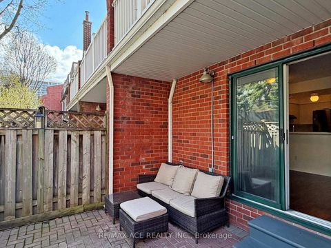 Photo 21 at 14 - 660B Wellington Street W, Niagara, Toronto
