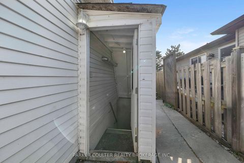 Photo 2 at 10 Ford Street, Sunnidale, Barrie