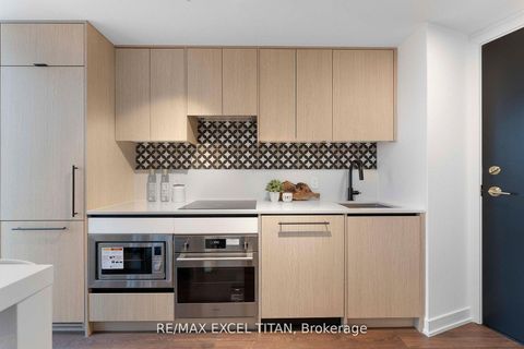 Photo 7 at 703 - 5 Lakeview Avenue, Bellwoods, Toronto