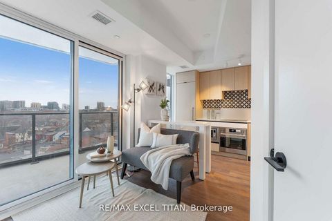 Photo 8 at 703 - 5 Lakeview Avenue, Bellwoods, Toronto