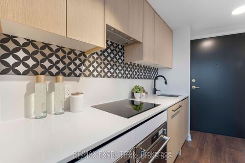 Photo 11 at 703 - 5 Lakeview Avenue, Bellwoods, Toronto