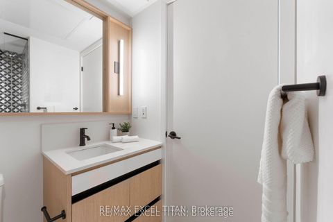 Photo 21 at 703 - 5 Lakeview Avenue, Bellwoods, Toronto