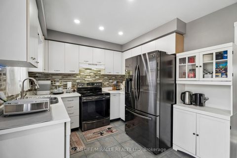 Photo 11 at 77 Livingstone Street W, Sunnidale, Barrie