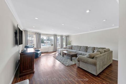 Photo 5 at 221 - 155 Main Street N, London, Newmarket