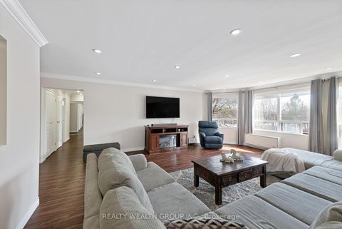 Photo 6 at 221 - 155 Main Street N, London, Newmarket