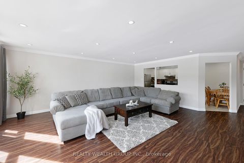 Photo 7 at 221 - 155 Main Street N, London, Newmarket