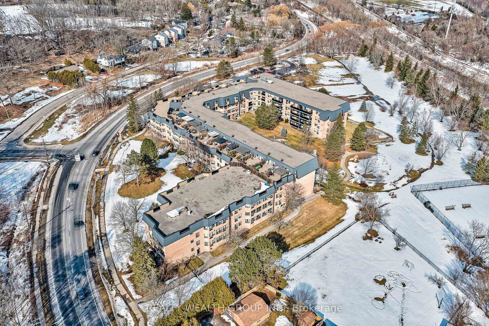 221 - 155 Main Street N, London, Newmarket photo number 2