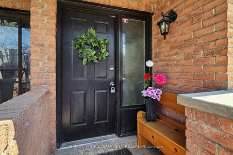 Photo 4 at 16 - 72 Ashglen Way, Unionville, Markham