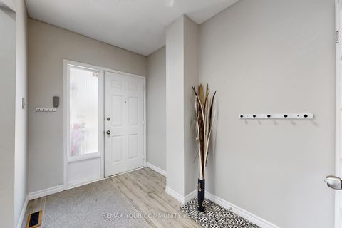 Photo 5 at 16 - 72 Ashglen Way, Unionville, Markham