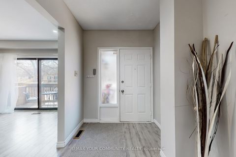 Photo 6 at 16 - 72 Ashglen Way, Unionville, Markham