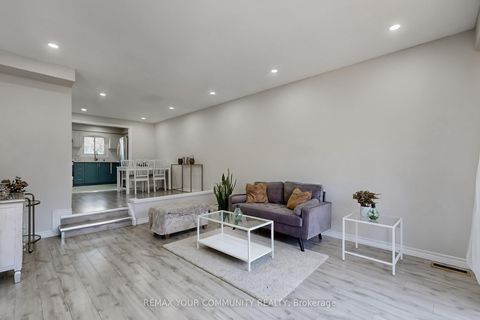 Photo 7 at 16 - 72 Ashglen Way, Unionville, Markham