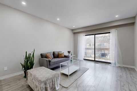 Photo 9 at 16 - 72 Ashglen Way, Unionville, Markham