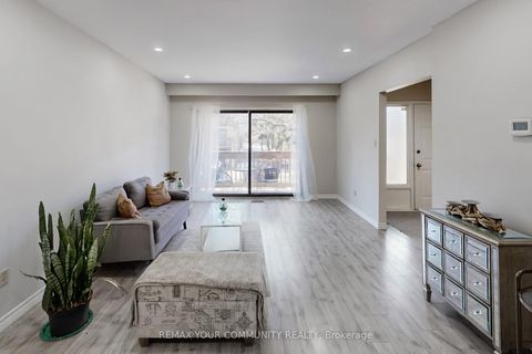 Photo 10 at 16 - 72 Ashglen Way, Unionville, Markham