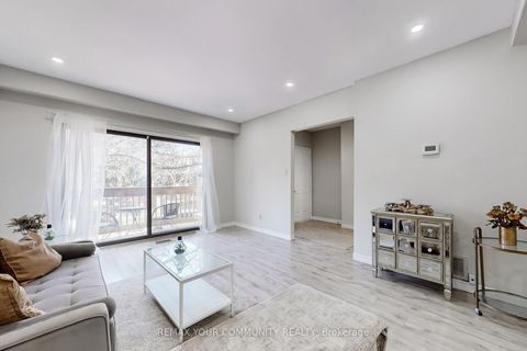 Photo 11 at 16 - 72 Ashglen Way, Unionville, Markham