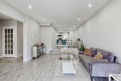 Photo 12 at 16 - 72 Ashglen Way, Unionville, Markham