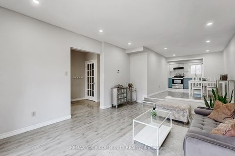 Photo 13 at 16 - 72 Ashglen Way, Unionville, Markham