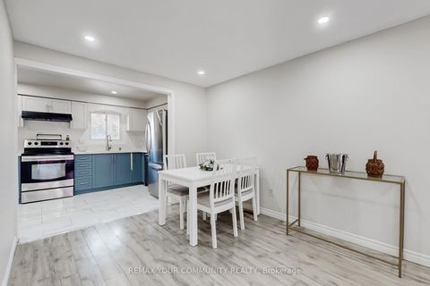 Photo 14 at 16 - 72 Ashglen Way, Unionville, Markham
