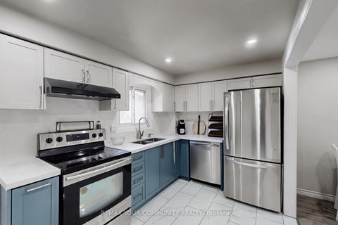 Photo 16 at 16 - 72 Ashglen Way, Unionville, Markham