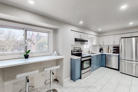 Photo 17 at 16 - 72 Ashglen Way, Unionville, Markham