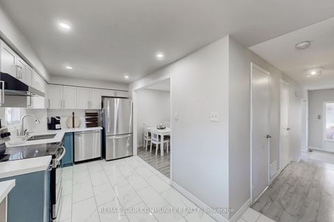 Photo 18 at 16 - 72 Ashglen Way, Unionville, Markham